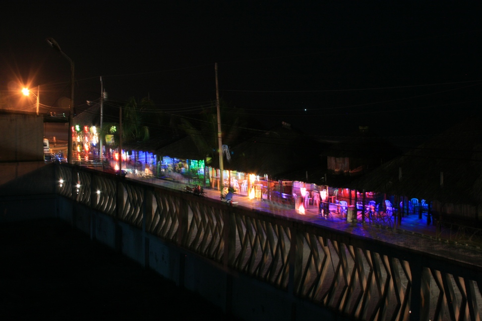 photograph of evening street in canoa ecuador