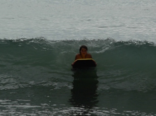 kelsey on wave in manuel antonio