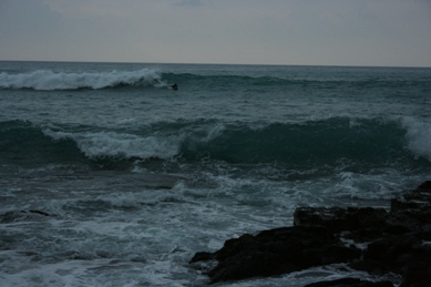 spongeboarder on wave in kona